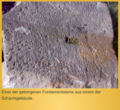 Einer der geborgenen Fundamentsteine aus einem der Schachtgebäude.   (c) Lars van den Berg